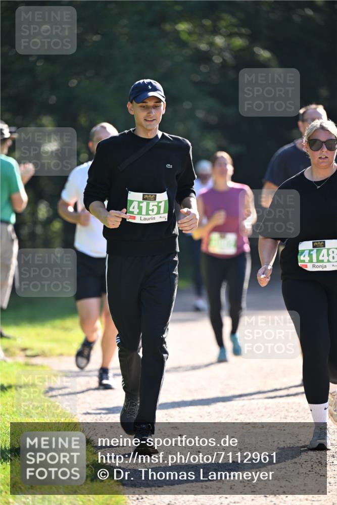 22.09.2024 - 32. Volkslauf durch das schöne Alstertal Dr. Thomas Lammeyer http://msf.ph/oto/7112961 22.09.2024 10:56:56 Laufen 4151, 4148 meine-sportfotos.de