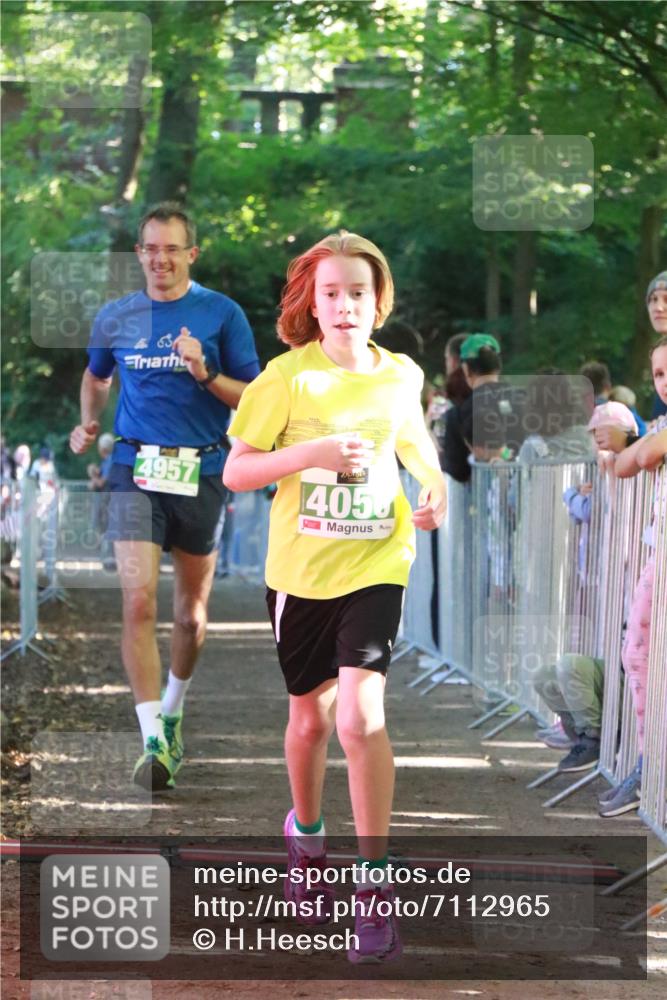 22.09.2024 - 32. Volkslauf durch das schöne Alstertal H.Heesch http://msf.ph/oto/7112965 22.09.2024 10:57:56 Ziel 4055, 4056, 4118, 4140, 4957, 4969 meine-sportfotos.de