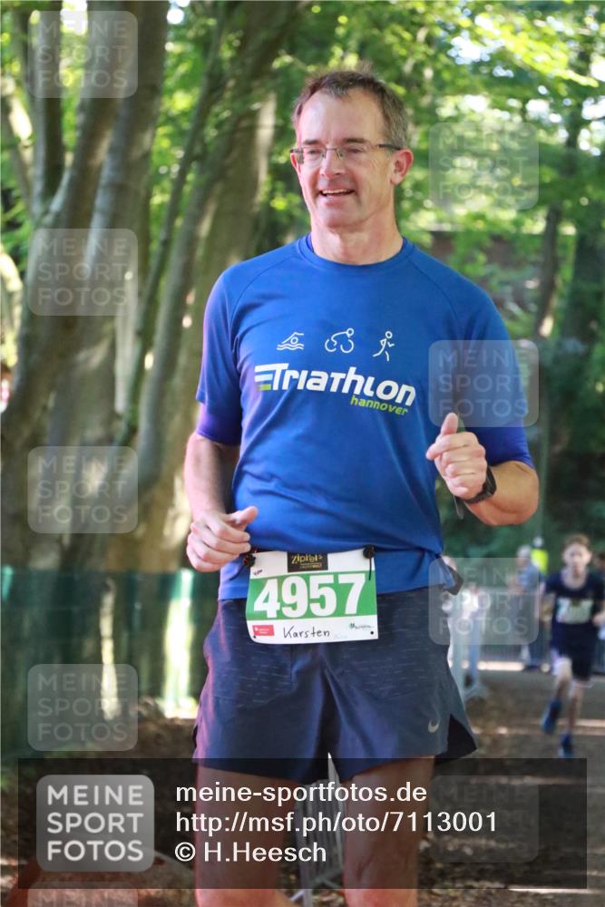 22.09.2024 - 32. Volkslauf durch das schöne Alstertal H.Heesch http://msf.ph/oto/7113001 22.09.2024 10:57:58 Ziel 4055, 4056, 4118, 4140, 4957, 4969 meine-sportfotos.de