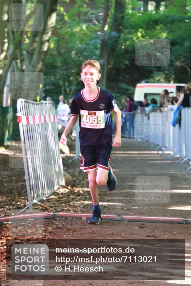 22.09.2024 - 32. Volkslauf durch das schöne Alstertal H.Heesch http://msf.ph/oto/7113021 22.09.2024 10:58:01 Ziel 4055, 4056, 4100, 4118, 4957, 4969 meine-sportfotos.de