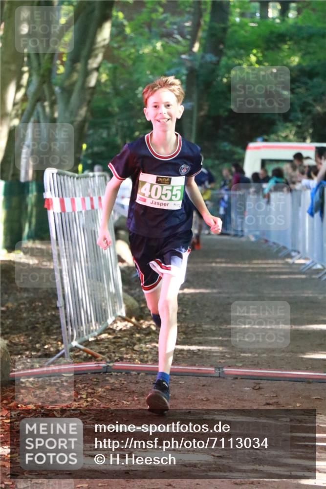 22.09.2024 - 32. Volkslauf durch das schöne Alstertal H.Heesch http://msf.ph/oto/7113034 22.09.2024 10:58:01 Ziel 4055, 4056, 4100, 4118, 4957, 4969 meine-sportfotos.de