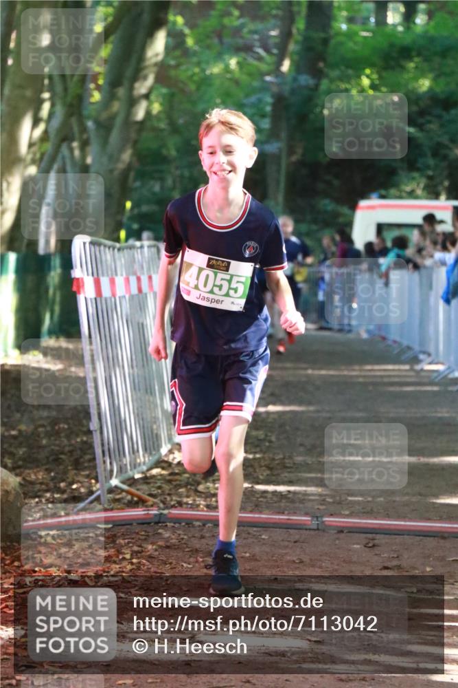 22.09.2024 - 32. Volkslauf durch das schöne Alstertal H.Heesch http://msf.ph/oto/7113042 22.09.2024 10:58:01 Ziel 4055, 4056, 4100, 4118, 4957, 4969 meine-sportfotos.de