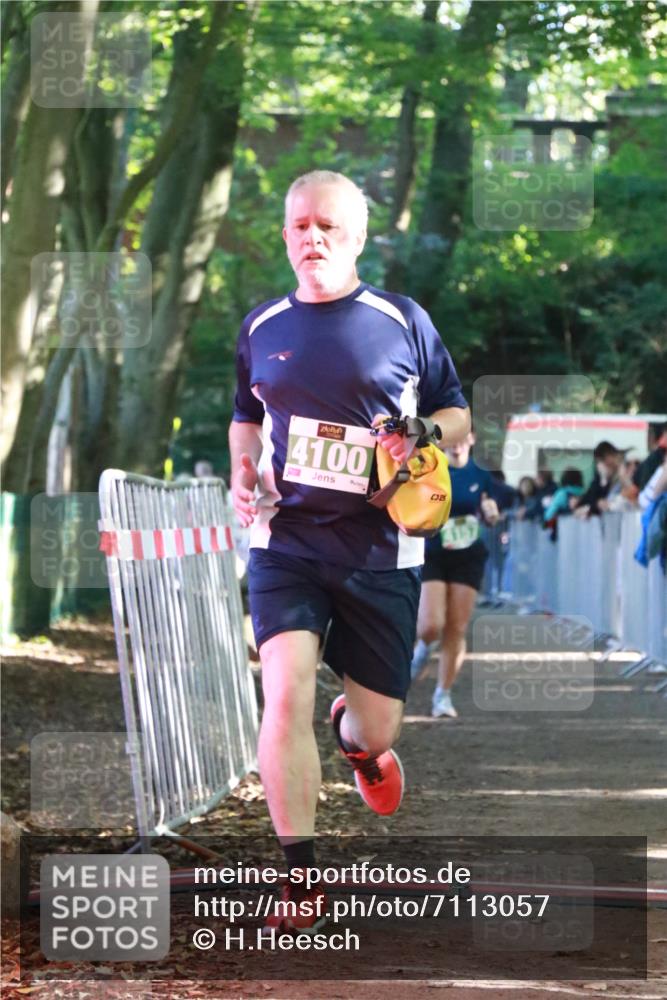 22.09.2024 - 32. Volkslauf durch das schöne Alstertal H.Heesch http://msf.ph/oto/7113057 22.09.2024 10:58:06 Ziel 4055, 4100, 4157 meine-sportfotos.de