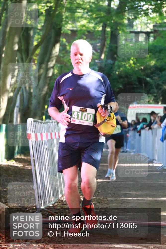 22.09.2024 - 32. Volkslauf durch das schöne Alstertal H.Heesch http://msf.ph/oto/7113065 22.09.2024 10:58:06 Ziel 4055, 4100, 4157 meine-sportfotos.de