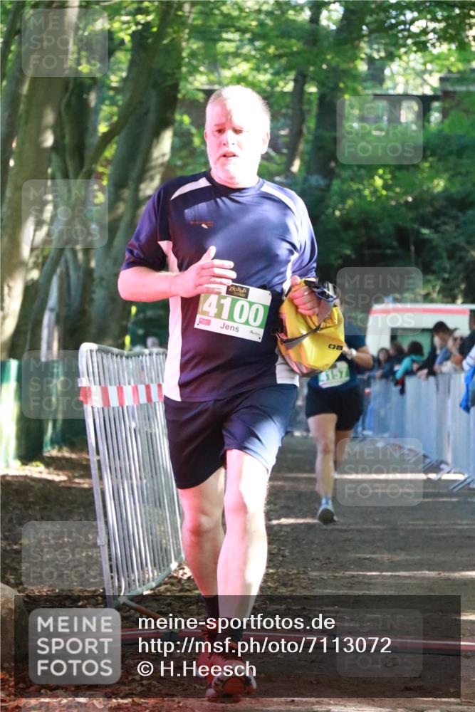 22.09.2024 - 32. Volkslauf durch das schöne Alstertal H.Heesch http://msf.ph/oto/7113072 22.09.2024 10:58:06 Ziel 4055, 4100, 4157 meine-sportfotos.de