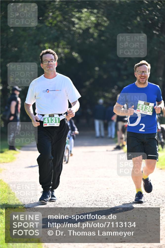 22.09.2024 - 32. Volkslauf durch das schöne Alstertal Dr. Thomas Lammeyer http://msf.ph/oto/7113134 22.09.2024 10:57:58 Laufen 4131, 4136 meine-sportfotos.de