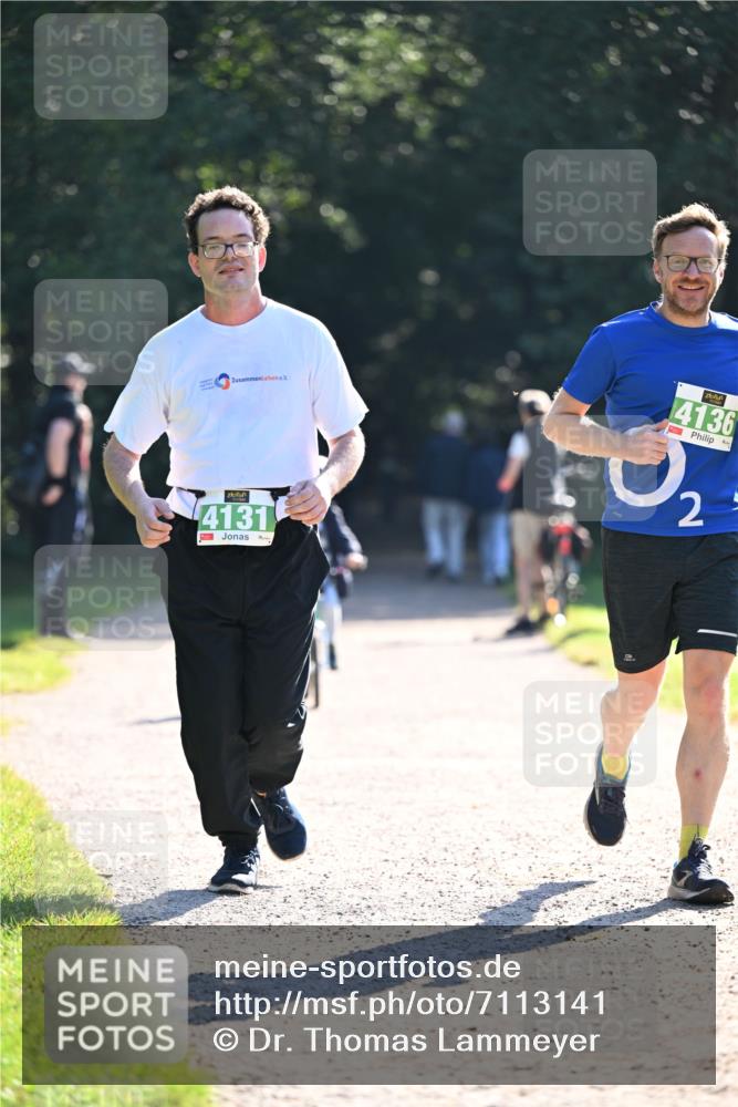 22.09.2024 - 32. Volkslauf durch das schöne Alstertal Dr. Thomas Lammeyer http://msf.ph/oto/7113141 22.09.2024 10:57:58 Laufen 4136, 4131, 2 meine-sportfotos.de