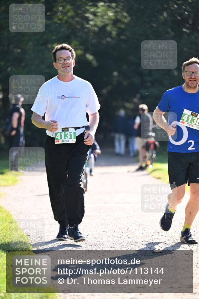 22.09.2024 - 32. Volkslauf durch das schöne Alstertal Dr. Thomas Lammeyer http://msf.ph/oto/7113144 22.09.2024 10:57:58 Laufen 4131, 4136, 2 meine-sportfotos.de