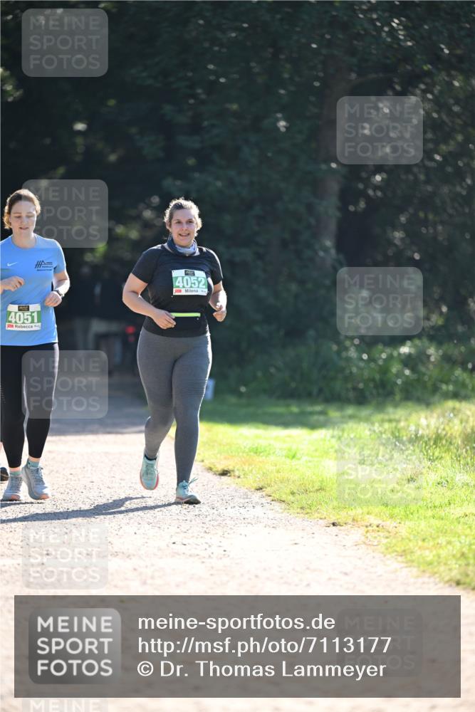 22.09.2024 - 32. Volkslauf durch das schöne Alstertal Dr. Thomas Lammeyer http://msf.ph/oto/7113177 22.09.2024 10:58:24 Laufen 4051, 4052 meine-sportfotos.de