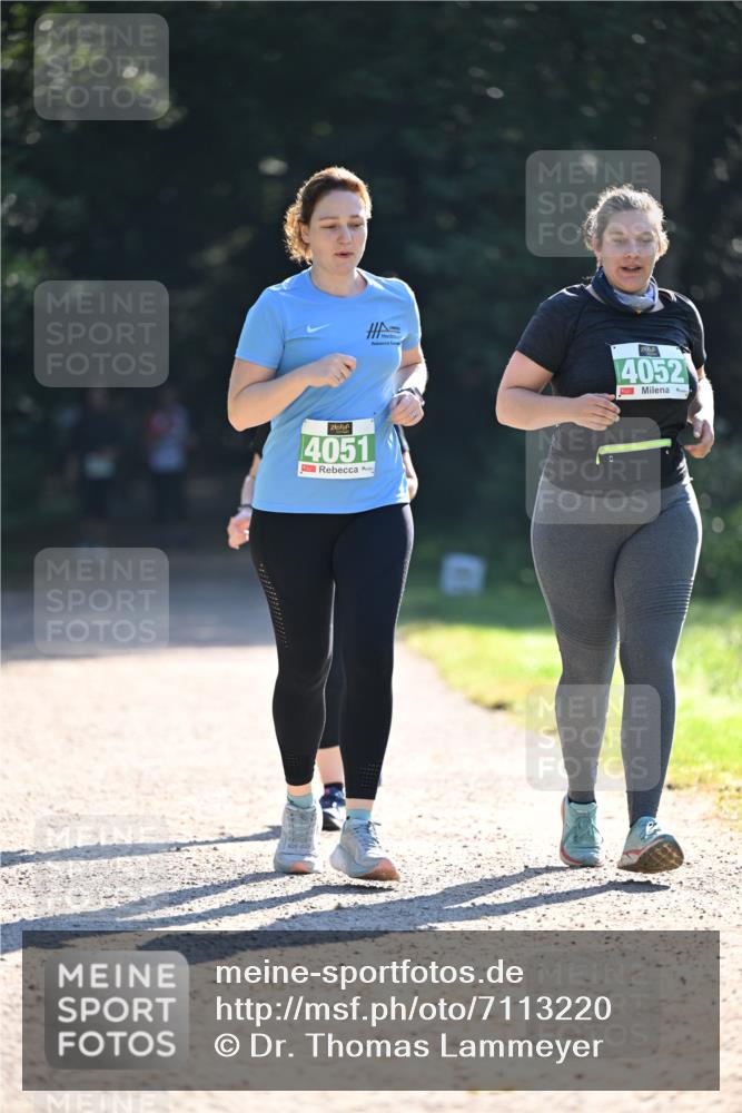 22.09.2024 - 32. Volkslauf durch das schöne Alstertal Dr. Thomas Lammeyer http://msf.ph/oto/7113220 22.09.2024 10:58:27 Laufen 4051, 4052 meine-sportfotos.de