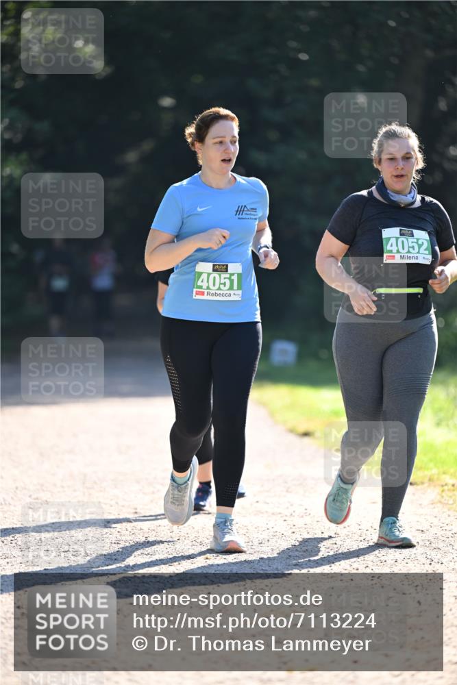 22.09.2024 - 32. Volkslauf durch das schöne Alstertal Dr. Thomas Lammeyer http://msf.ph/oto/7113224 22.09.2024 10:58:27 Laufen 4051, 4052 meine-sportfotos.de