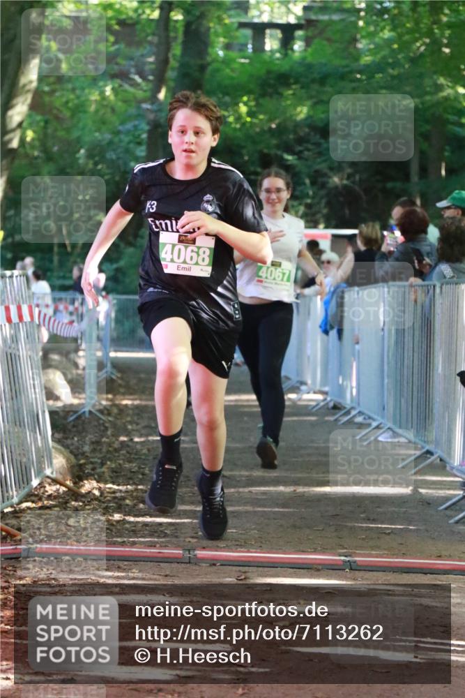 22.09.2024 - 32. Volkslauf durch das schöne Alstertal H.Heesch http://msf.ph/oto/7113262 22.09.2024 10:59:06 Ziel 4067, 4068, 4089 meine-sportfotos.de
