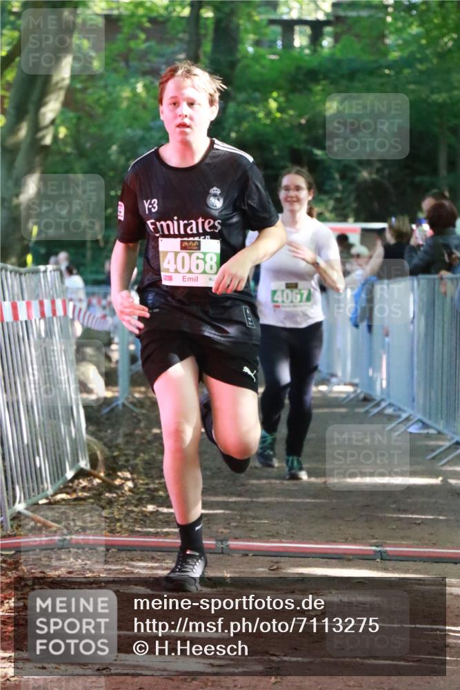 22.09.2024 - 32. Volkslauf durch das schöne Alstertal H.Heesch http://msf.ph/oto/7113275 22.09.2024 10:59:07 Ziel 4067, 4068, 4089 meine-sportfotos.de