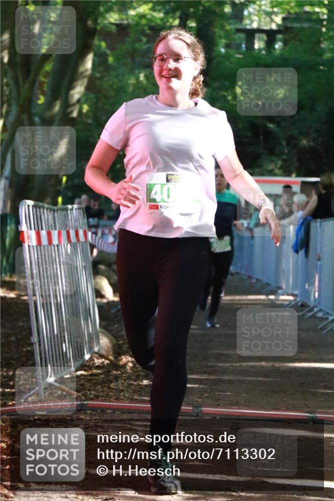 22.09.2024 - 32. Volkslauf durch das schöne Alstertal H.Heesch http://msf.ph/oto/7113302 22.09.2024 10:59:08 Ziel 4067, 4068, 4089 meine-sportfotos.de