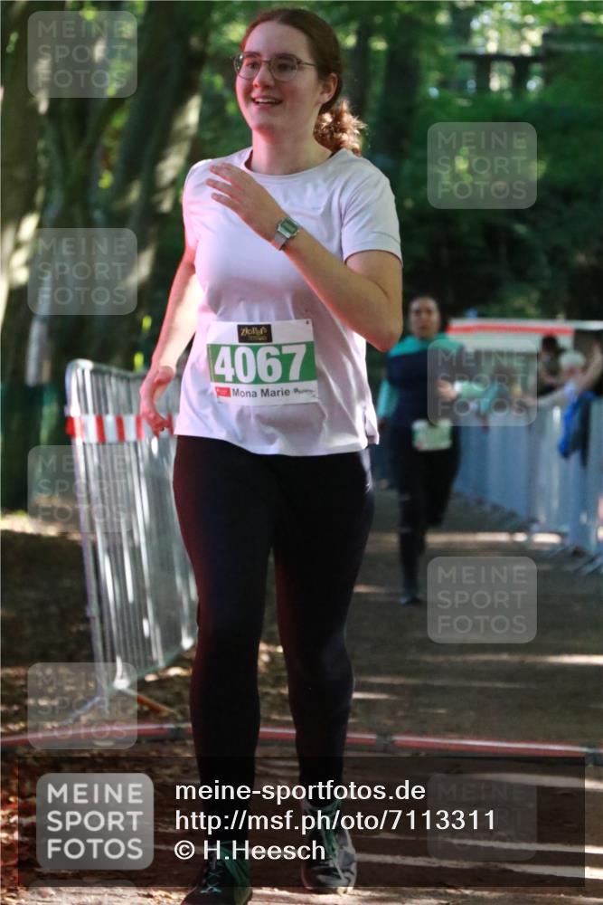 22.09.2024 - 32. Volkslauf durch das schöne Alstertal H.Heesch http://msf.ph/oto/7113311 22.09.2024 10:59:08 Ziel 4067, 4068, 4089 meine-sportfotos.de