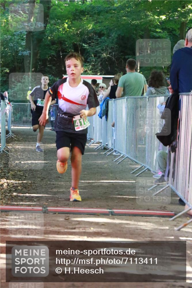 22.09.2024 - 32. Volkslauf durch das schöne Alstertal H.Heesch http://msf.ph/oto/7113411 22.09.2024 10:59:30 Ziel 4112, 4167 meine-sportfotos.de