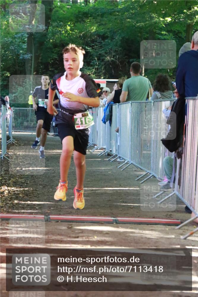 22.09.2024 - 32. Volkslauf durch das schöne Alstertal H.Heesch http://msf.ph/oto/7113418 22.09.2024 10:59:30 Ziel 4112, 4167 meine-sportfotos.de