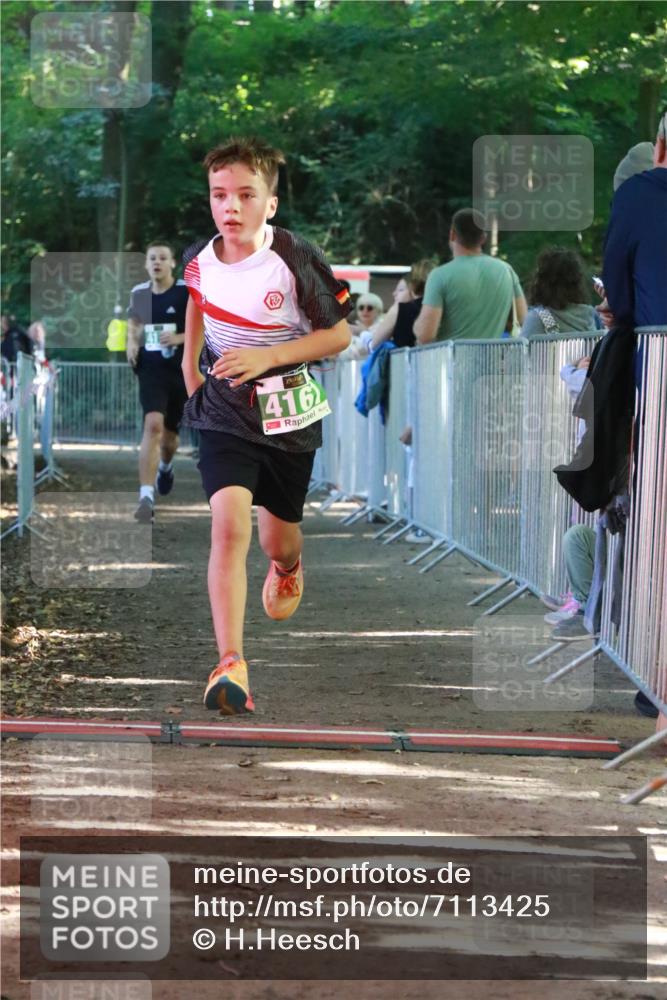 22.09.2024 - 32. Volkslauf durch das schöne Alstertal H.Heesch http://msf.ph/oto/7113425 22.09.2024 10:59:30 Ziel 4112, 4167 meine-sportfotos.de