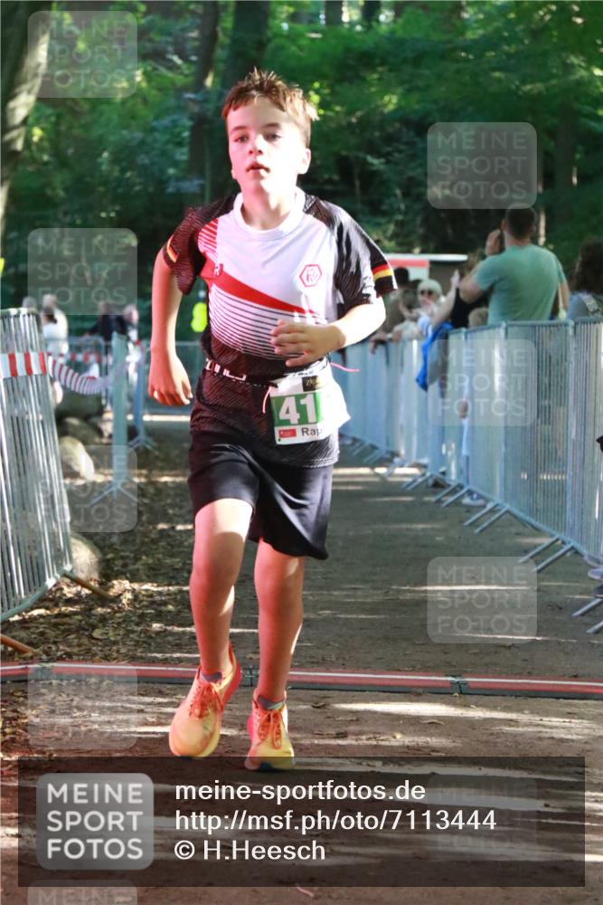 22.09.2024 - 32. Volkslauf durch das schöne Alstertal H.Heesch http://msf.ph/oto/7113444 22.09.2024 10:59:31 Ziel 4112, 4167 meine-sportfotos.de