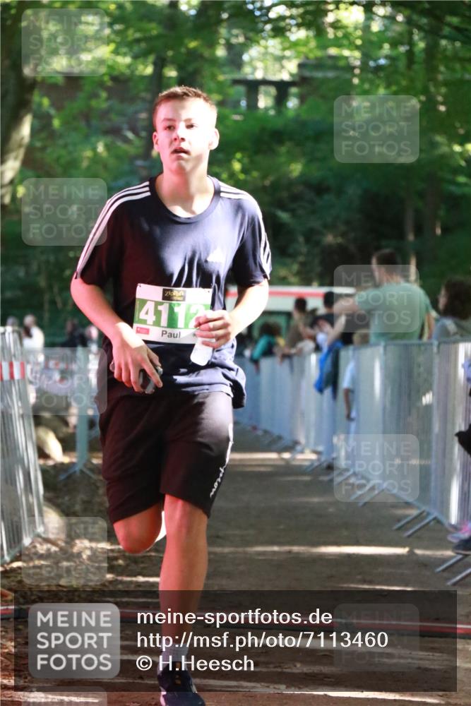 22.09.2024 - 32. Volkslauf durch das schöne Alstertal H.Heesch http://msf.ph/oto/7113460 22.09.2024 10:59:33 Ziel 4112, 4167 meine-sportfotos.de