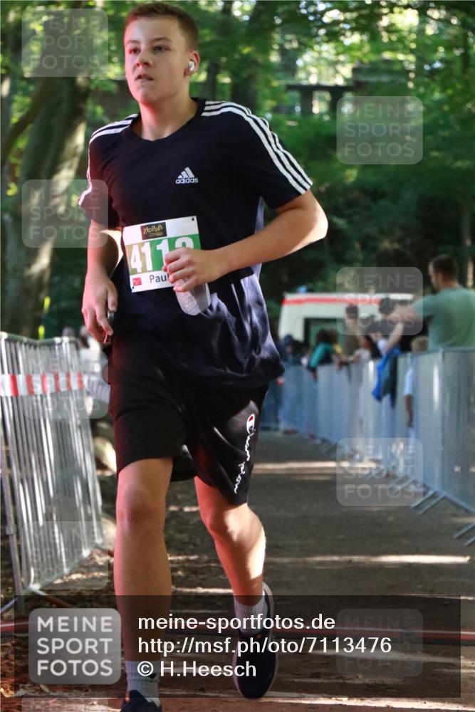 22.09.2024 - 32. Volkslauf durch das schöne Alstertal H.Heesch http://msf.ph/oto/7113476 22.09.2024 10:59:33 Ziel 4112, 4167 meine-sportfotos.de