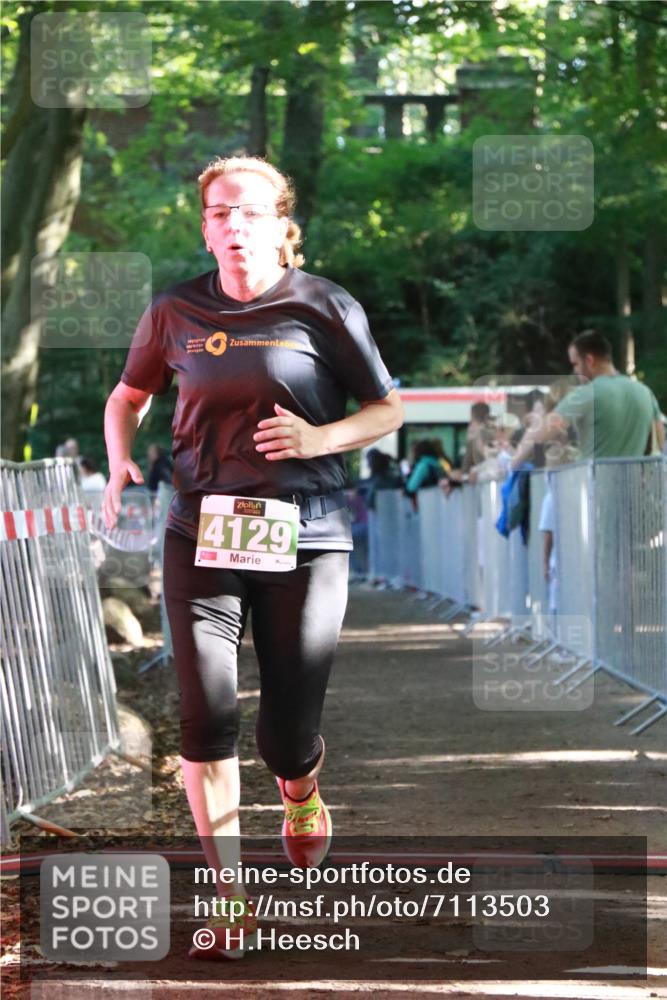 22.09.2024 - 32. Volkslauf durch das schöne Alstertal H.Heesch http://msf.ph/oto/7113503 22.09.2024 10:59:48 Ziel 4010, 4014, 4129 meine-sportfotos.de