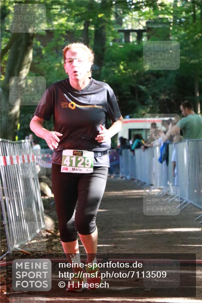 22.09.2024 - 32. Volkslauf durch das schöne Alstertal H.Heesch http://msf.ph/oto/7113509 22.09.2024 10:59:48 Ziel 4010, 4014, 4129 meine-sportfotos.de