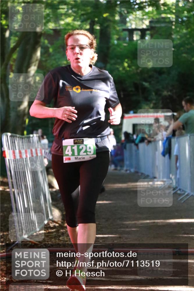 22.09.2024 - 32. Volkslauf durch das schöne Alstertal H.Heesch http://msf.ph/oto/7113519 22.09.2024 10:59:48 Ziel 4010, 4014, 4129 meine-sportfotos.de