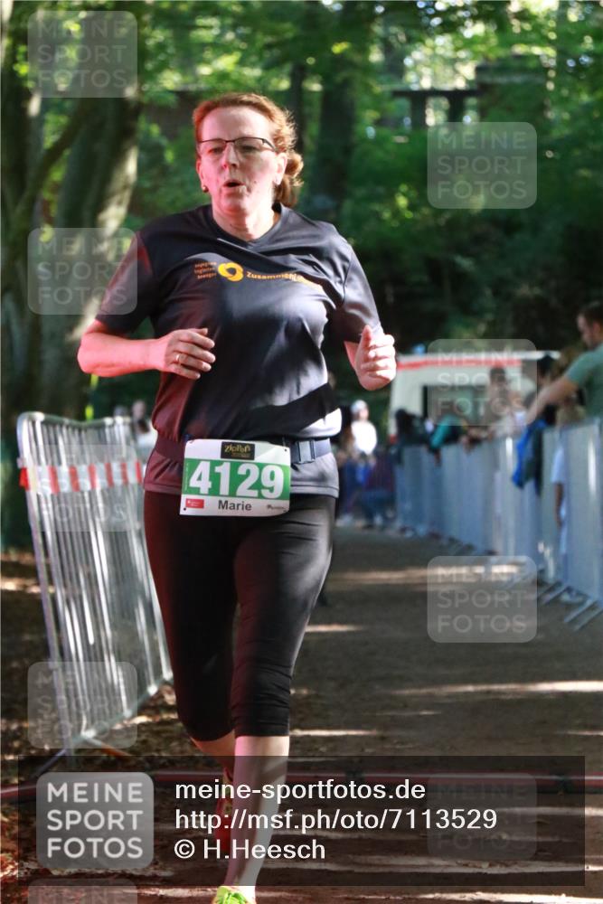 22.09.2024 - 32. Volkslauf durch das schöne Alstertal H.Heesch http://msf.ph/oto/7113529 22.09.2024 10:59:48 Ziel 4010, 4014, 4129 meine-sportfotos.de