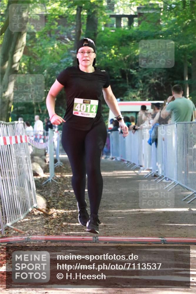 22.09.2024 - 32. Volkslauf durch das schöne Alstertal H.Heesch http://msf.ph/oto/7113537 22.09.2024 10:59:51 Ziel 4014, 4115, 4129 meine-sportfotos.de