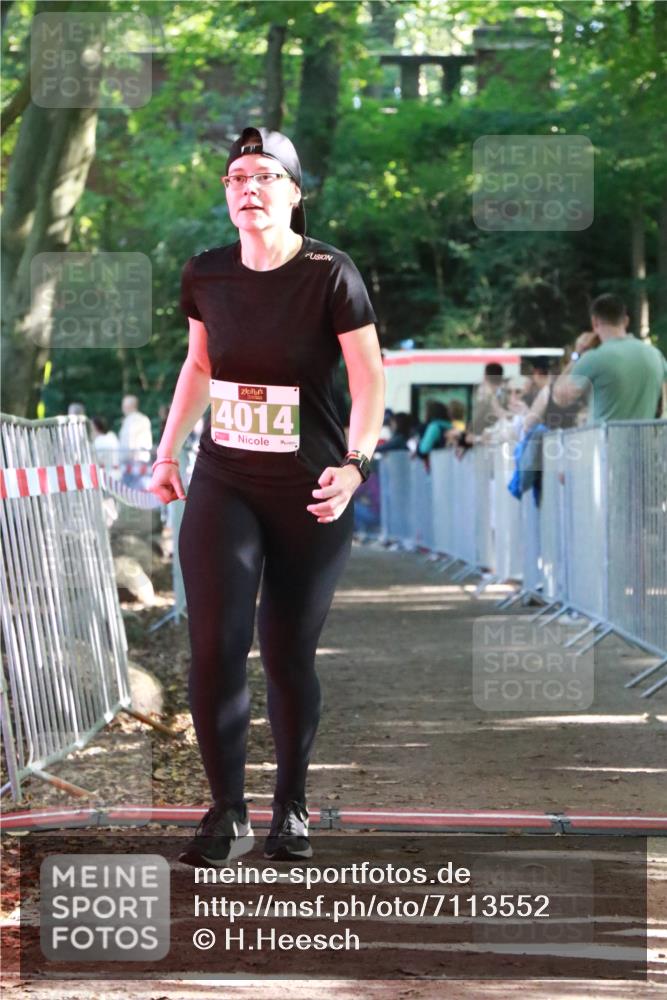 22.09.2024 - 32. Volkslauf durch das schöne Alstertal H.Heesch http://msf.ph/oto/7113552 22.09.2024 10:59:52 Ziel 4014, 4115, 4129 meine-sportfotos.de