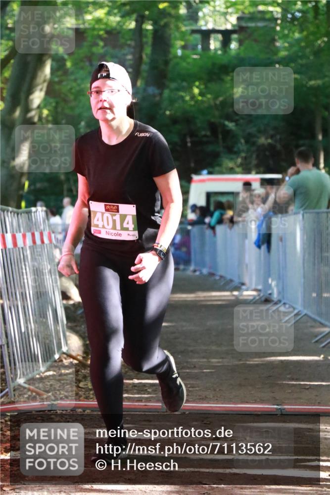 22.09.2024 - 32. Volkslauf durch das schöne Alstertal H.Heesch http://msf.ph/oto/7113562 22.09.2024 10:59:52 Ziel 4014, 4115, 4129 meine-sportfotos.de