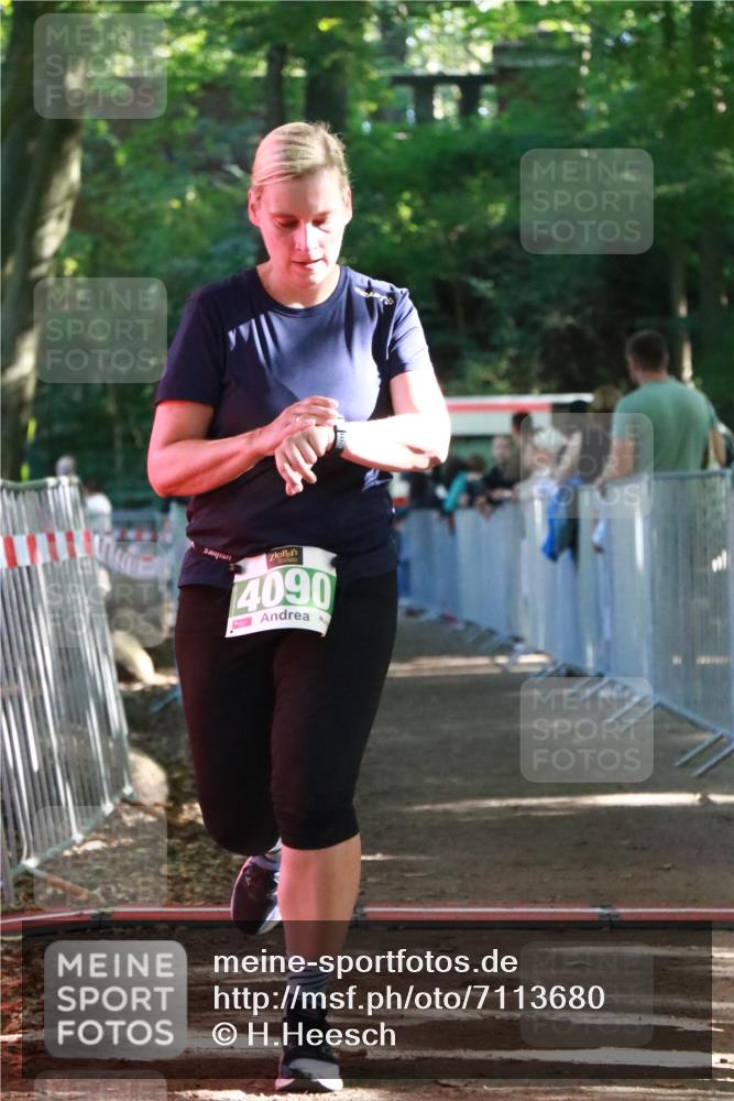22.09.2024 - 32. Volkslauf durch das schöne Alstertal H.Heesch http://msf.ph/oto/7113680 22.09.2024 11:00:06 Ziel 4090 meine-sportfotos.de