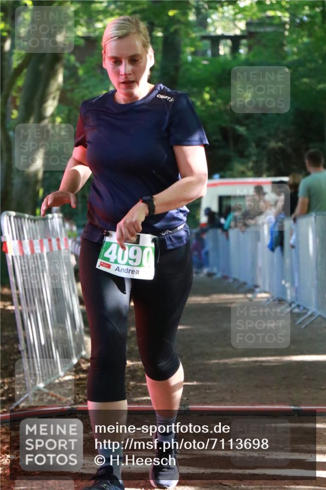 22.09.2024 - 32. Volkslauf durch das schöne Alstertal H.Heesch http://msf.ph/oto/7113698 22.09.2024 11:00:06 Ziel 4090 meine-sportfotos.de