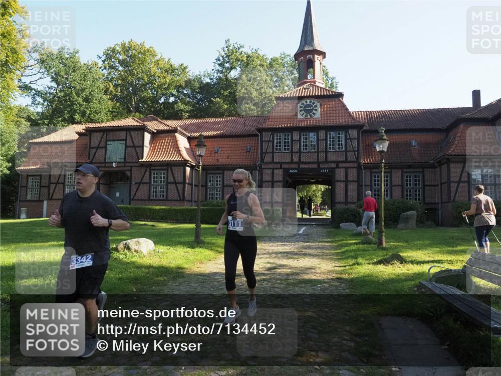 22.09.2024 - 32. Volkslauf durch das schöne Alstertal Miley Keyser http://msf.ph/oto/7134452 22.09.2024 11:00:13 Laufen 3342, 3111, 4757 meine-sportfotos.de