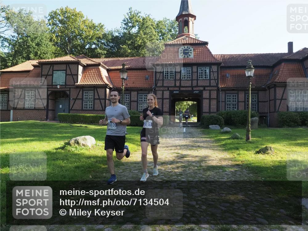 22.09.2024 - 32. Volkslauf durch das schöne Alstertal Miley Keyser http://msf.ph/oto/7134504 22.09.2024 10:59:51 Laufen 3180, 3181 meine-sportfotos.de