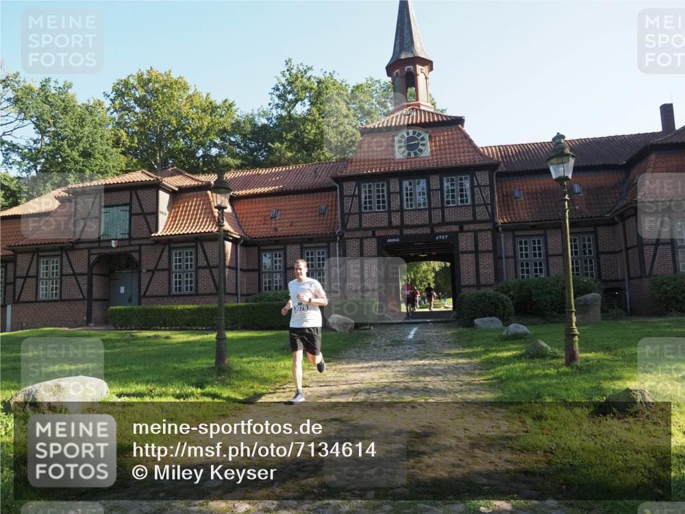 22.09.2024 - 32. Volkslauf durch das schöne Alstertal Miley Keyser http://msf.ph/oto/7134614 22.09.2024 10:58:56 Laufen 3076, 4757 meine-sportfotos.de