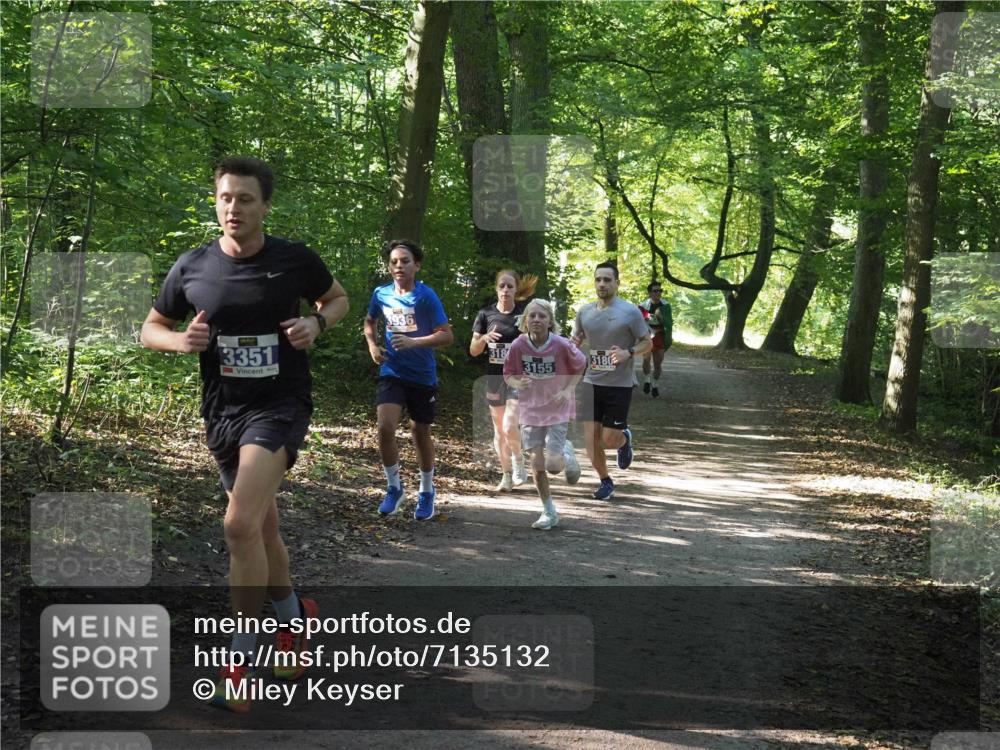 22.09.2024 - 32. Volkslauf durch das schöne Alstertal Miley Keyser http://msf.ph/oto/7135132 22.09.2024 10:49:54 Laufen 3351, 1, 3936, 318, 3180, 3155 meine-sportfotos.de