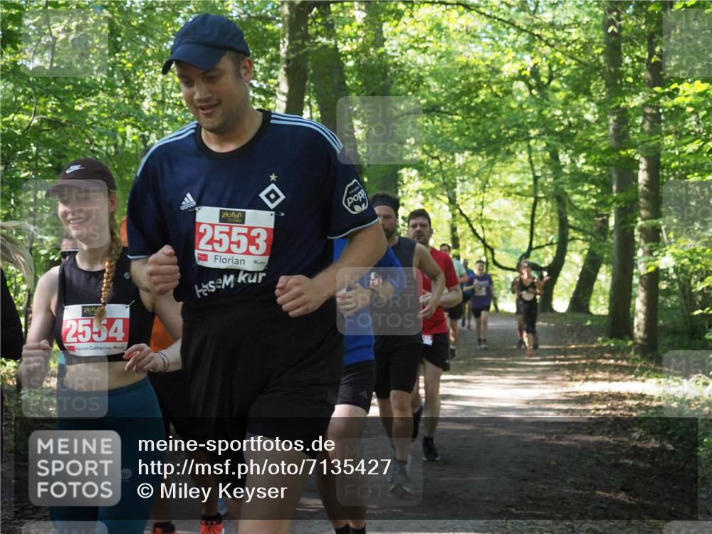 22.09.2024 - 32. Volkslauf durch das schöne Alstertal Miley Keyser http://msf.ph/oto/7135427 22.09.2024 10:47:33 Laufen 2554, 2553 meine-sportfotos.de