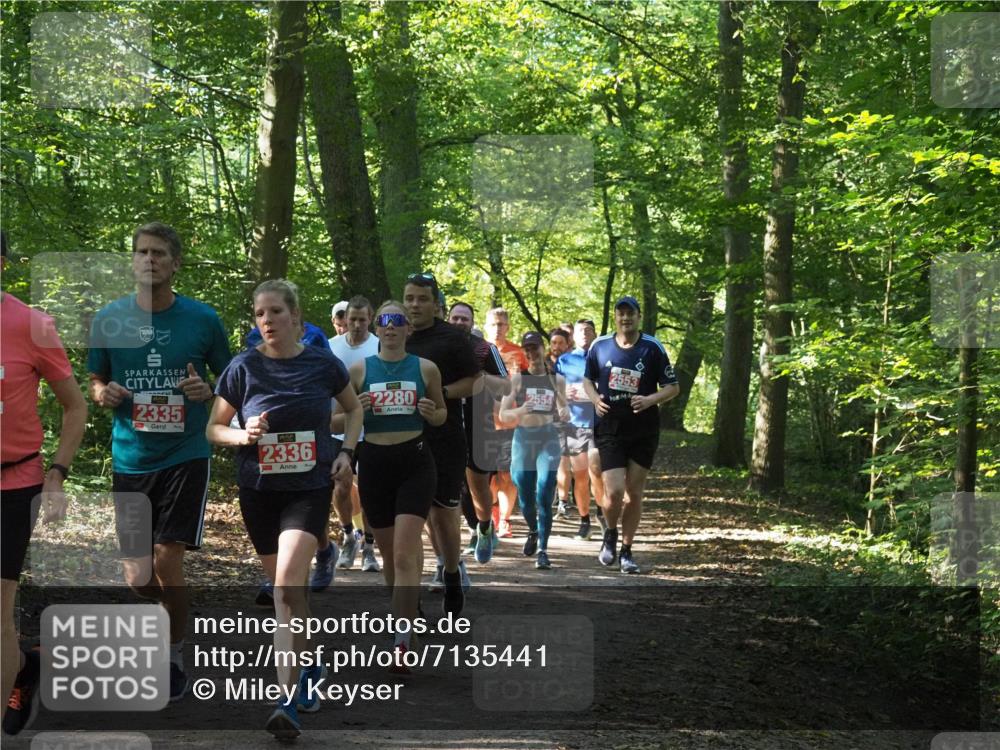 22.09.2024 - 32. Volkslauf durch das schöne Alstertal Miley Keyser http://msf.ph/oto/7135441 22.09.2024 10:47:30 Laufen 2335, 2336, 2280, 2554 meine-sportfotos.de