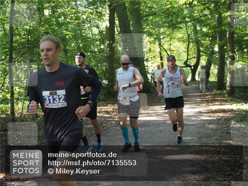 22.09.2024 - 32. Volkslauf durch das schöne Alstertal Miley Keyser http://msf.ph/oto/7135553 22.09.2024 10:46:47 Laufen 3132, 2308, 3205 meine-sportfotos.de