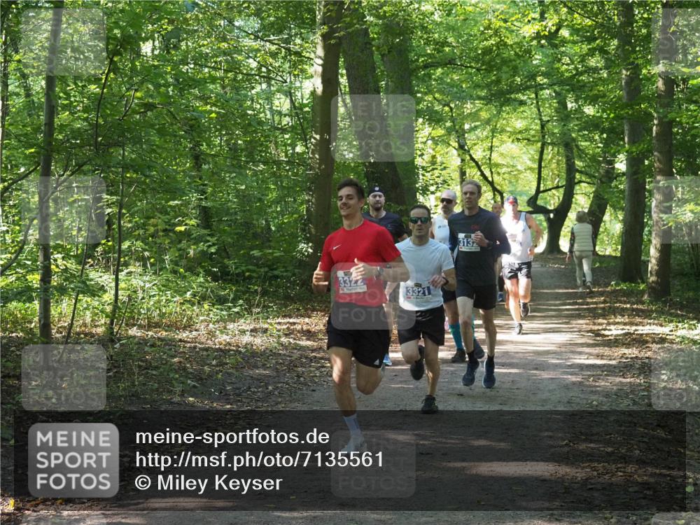 22.09.2024 - 32. Volkslauf durch das schöne Alstertal Miley Keyser http://msf.ph/oto/7135561 22.09.2024 10:46:46 Laufen 3322, 3321, 3132 meine-sportfotos.de