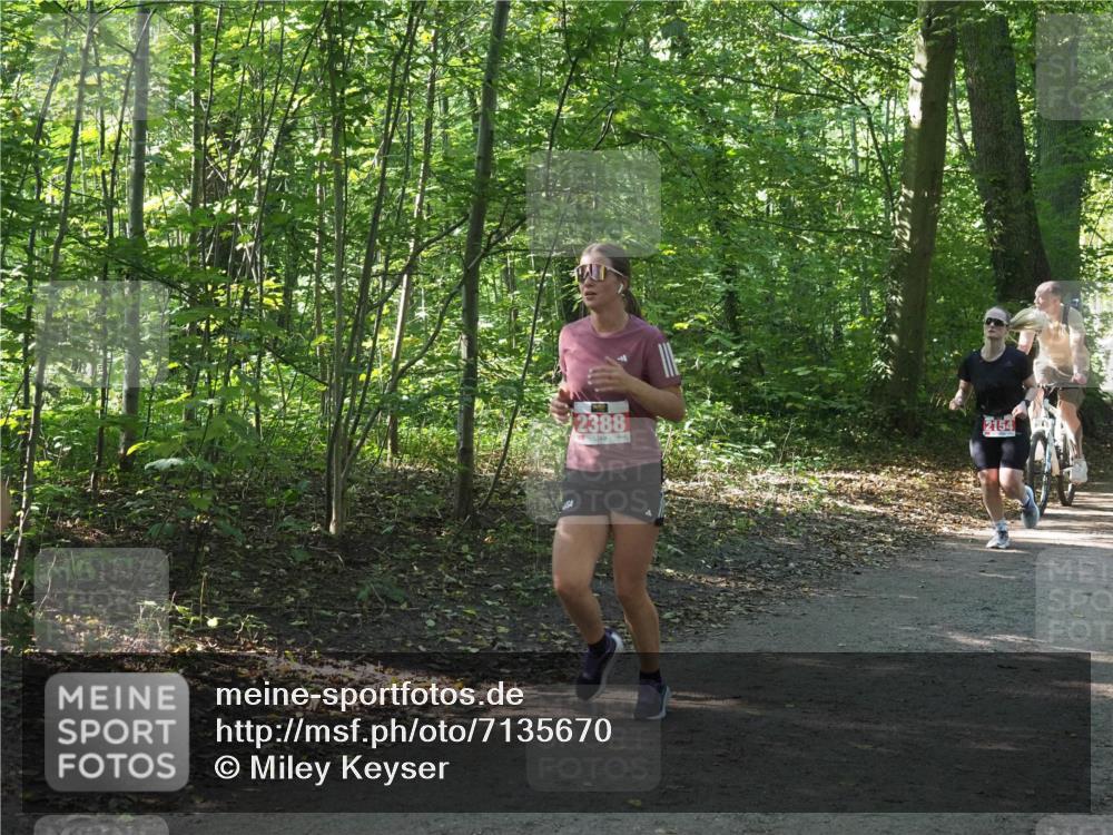 22.09.2024 - 32. Volkslauf durch das schöne Alstertal Miley Keyser http://msf.ph/oto/7135670 22.09.2024 10:45:52 Laufen 2388, 2154 meine-sportfotos.de