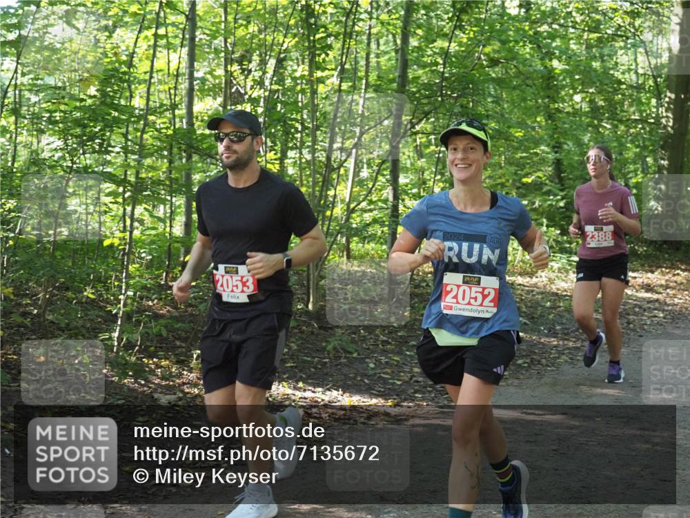 22.09.2024 - 32. Volkslauf durch das schöne Alstertal Miley Keyser http://msf.ph/oto/7135672 22.09.2024 10:45:51 Laufen 2388, 2024, 2053, 2052 meine-sportfotos.de