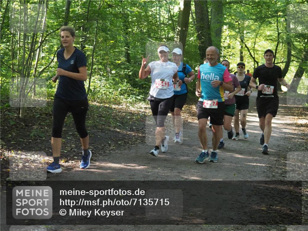 22.09.2024 - 32. Volkslauf durch das schöne Alstertal Miley Keyser http://msf.ph/oto/7135715 22.09.2024 10:45:32 Laufen 2543, 2967, 2948 meine-sportfotos.de