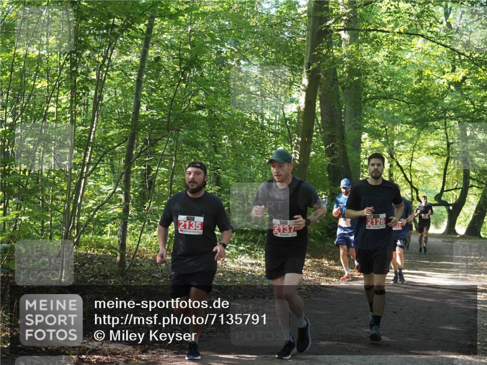 22.09.2024 - 32. Volkslauf durch das schöne Alstertal Miley Keyser http://msf.ph/oto/7135791 22.09.2024 10:45:02 Laufen 2135, 2137, 2126, 12 meine-sportfotos.de