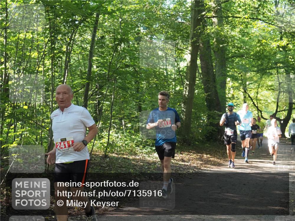 22.09.2024 - 32. Volkslauf durch das schöne Alstertal Miley Keyser http://msf.ph/oto/7135916 22.09.2024 10:44:05 Laufen 2411, 2417 meine-sportfotos.de