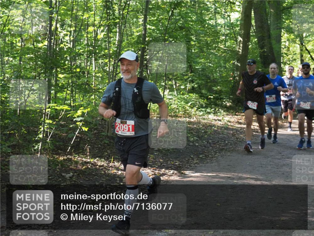 22.09.2024 - 32. Volkslauf durch das schöne Alstertal Miley Keyser http://msf.ph/oto/7136077 22.09.2024 10:42:41 Laufen 2091, 2383, 2384 meine-sportfotos.de