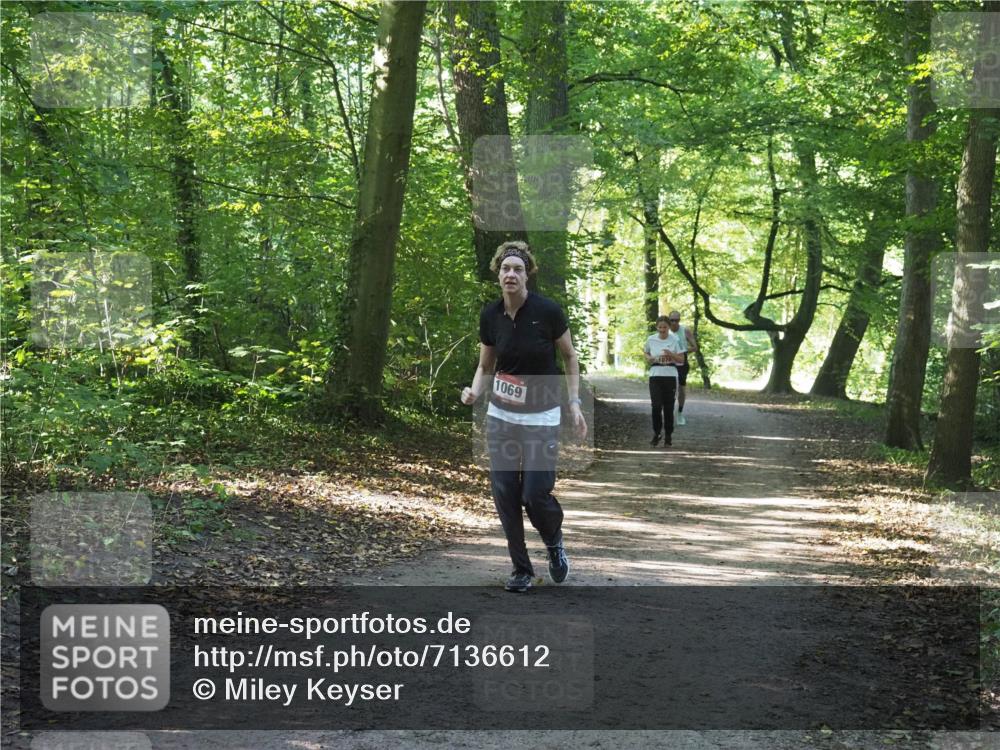 22.09.2024 - 32. Volkslauf durch das schöne Alstertal Miley Keyser http://msf.ph/oto/7136612 22.09.2024 10:28:56 Laufen 1069, 1076 meine-sportfotos.de