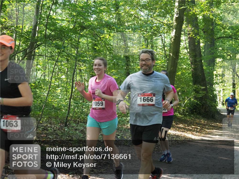22.09.2024 - 32. Volkslauf durch das schöne Alstertal Miley Keyser http://msf.ph/oto/7136661 22.09.2024 10:27:41 Laufen 1063, 1059, 1666, 66, 1678 meine-sportfotos.de